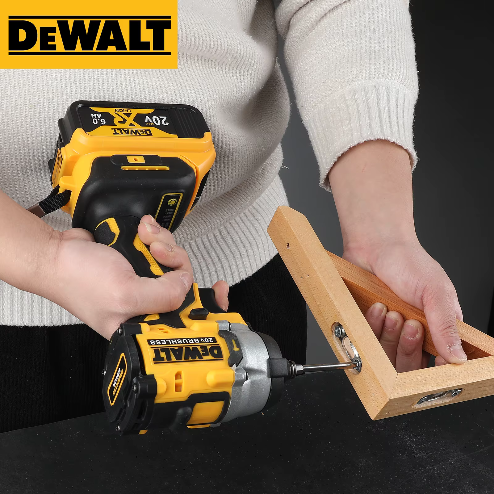 DEWALT DCF921 ATOMIC 20V MAX Clé à chocs sans fil 1/2 pouce : vitesse variable, charge intégrée, liv