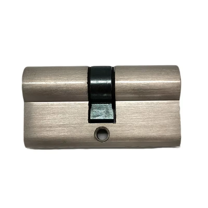 Serrure de porte en laiton à noyau allongé