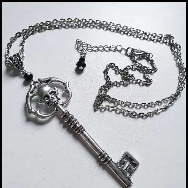 Collier clé squelette en argent Antique