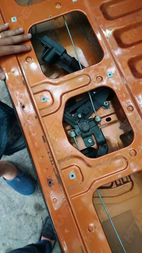 Verrou de sécurité pour hayon électrique automatique