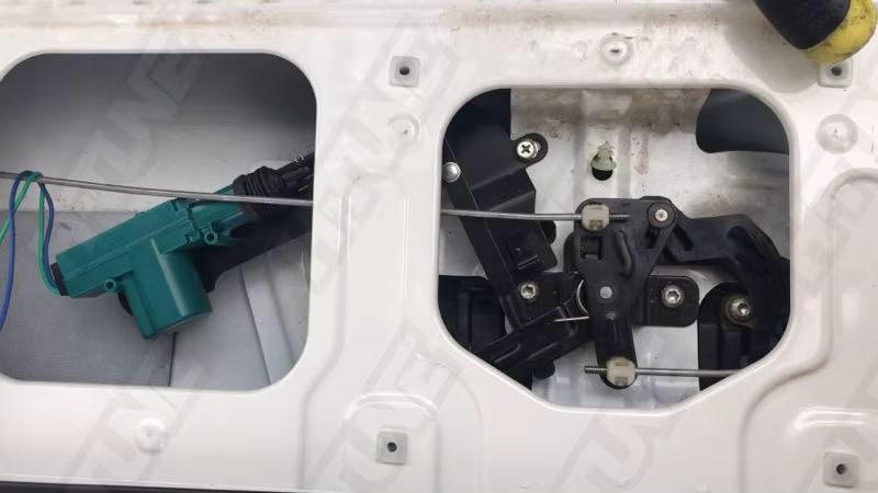 Verrou de sécurité pour hayon électrique automatique