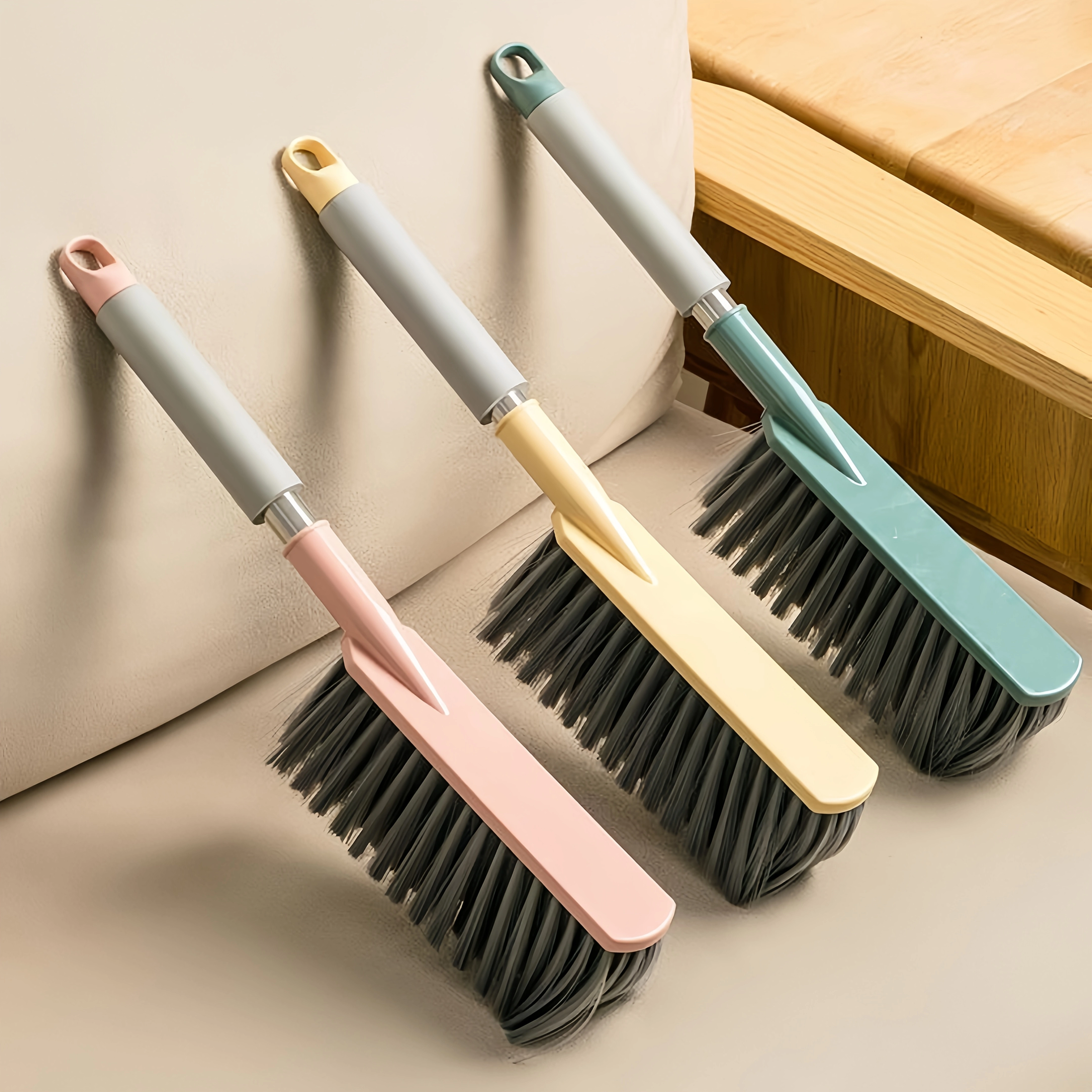 Balai à manche long avec poils souples pour dépoussiérage, utilisé pour nettoyer les chambres, les salons, les sols et les tapis