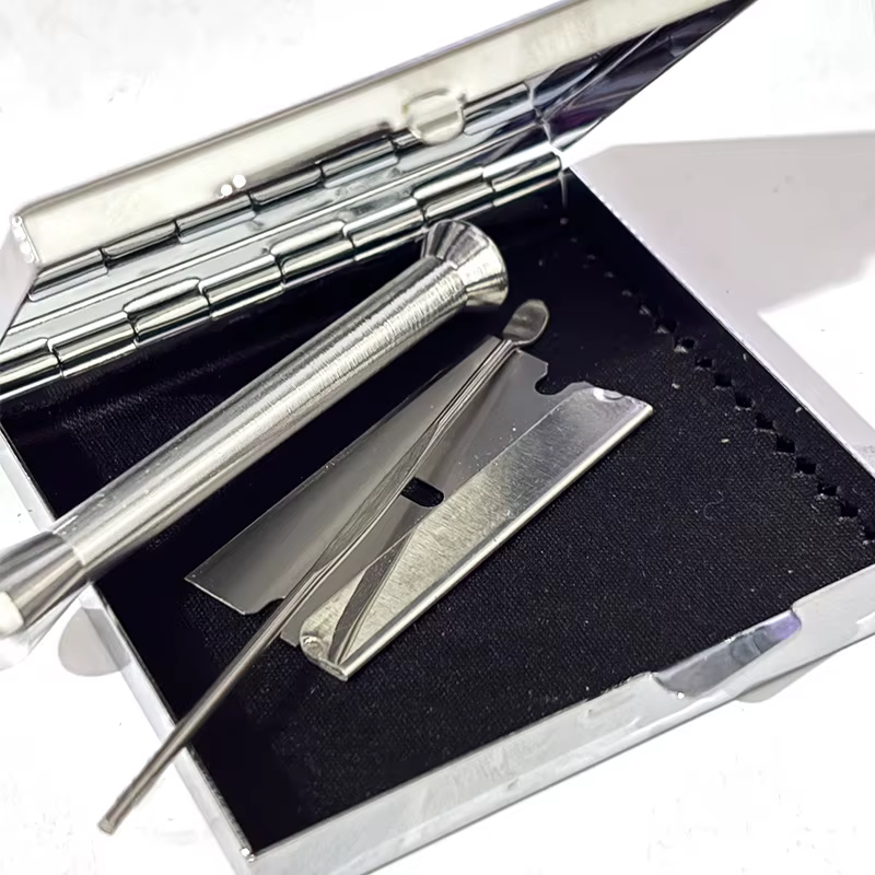 1 Ensemble de Boîtes à Cigarettes Argentées – Étui Métallique Portable pour 4