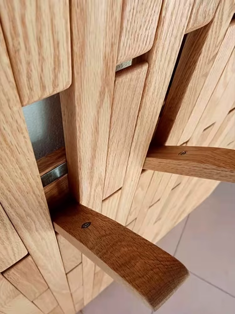 Grand cintre mural en bois pour vêtements de face