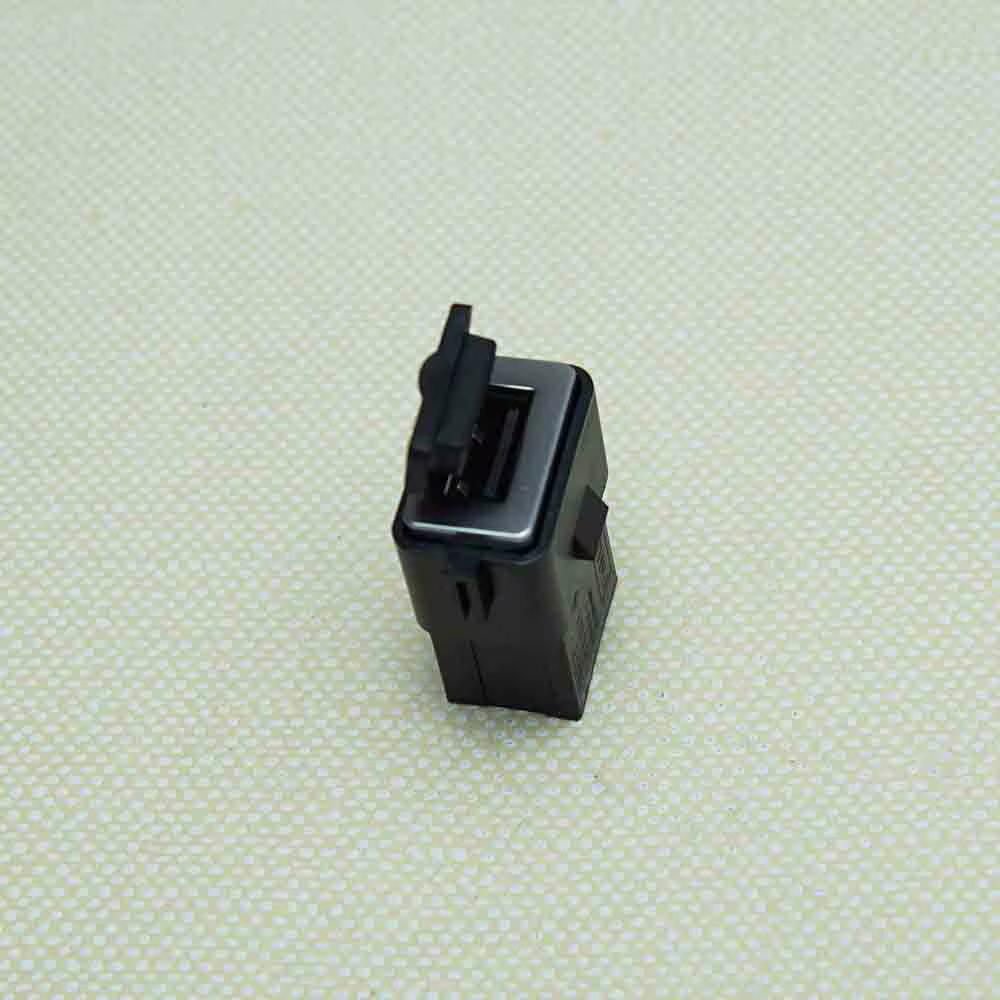 30775252 Pour Volvo C30 C70 S40 S60 S60L S80 S80L V40 V50 V60 V70 XC60 XC70 Prise USB de voiture Pièces automobiles
