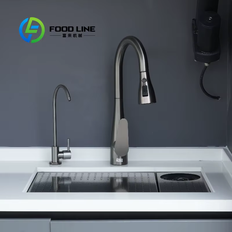 Ensemble de cuisine barbecue modulaire extérieur sur mesure avec réfrigérateur pleine taille et portes de rangement