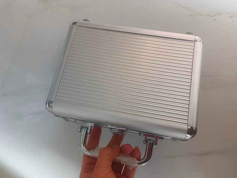 Boîte à outils portable en aluminium