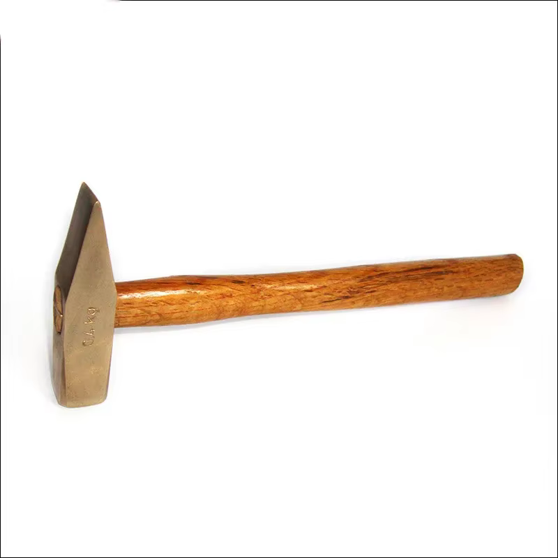 Marteaux copiés de charpentier professionnel