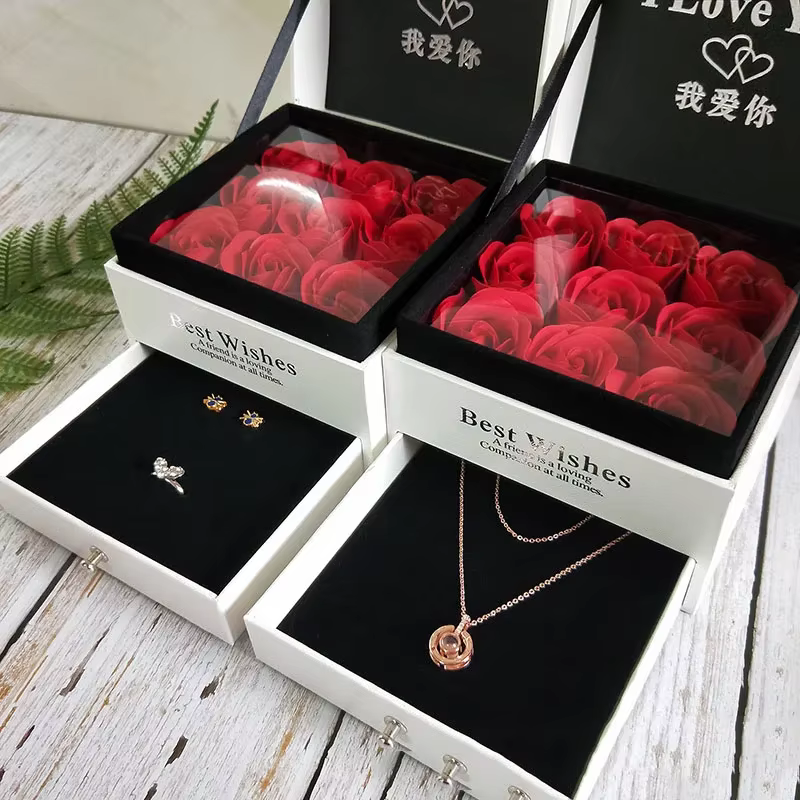 Boîte-cadeau de bijoux avec fleur de Regina