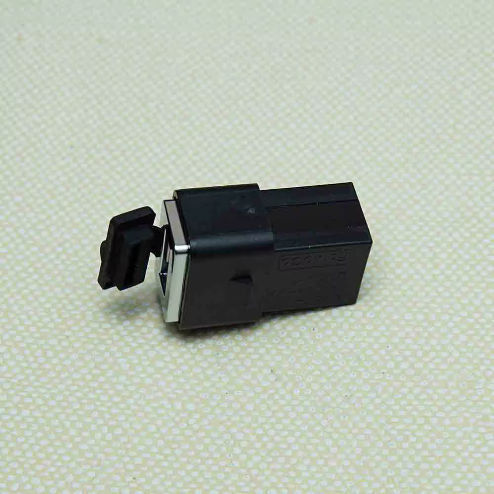 30775252 Pour Volvo C30 C70 S40 S60 S60L S80 S80L V40 V50 V60 V70 XC60 XC70 Prise USB de voiture Pièces automobiles