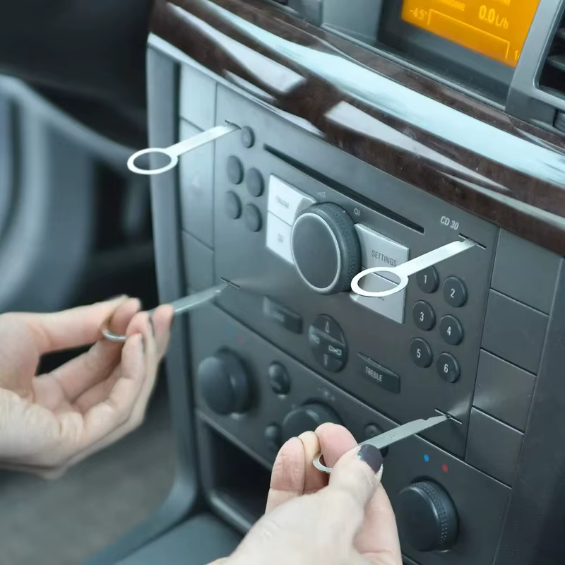 Outil de retrait d'autoradio, extracteur stéréo, clé de déverrouillage, unité principale, outil d'installation Audio pour VW Audi Ford Mercedes Benz Skoda 4 pièces