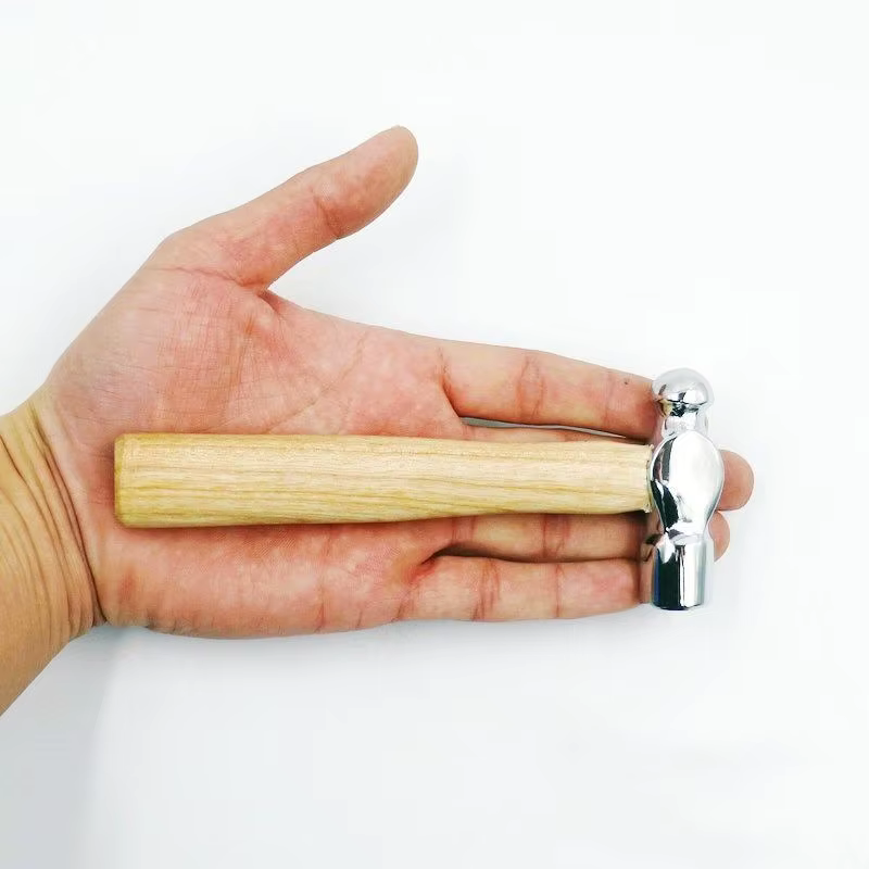 Mini marteau à tête ronde pour casser les noix