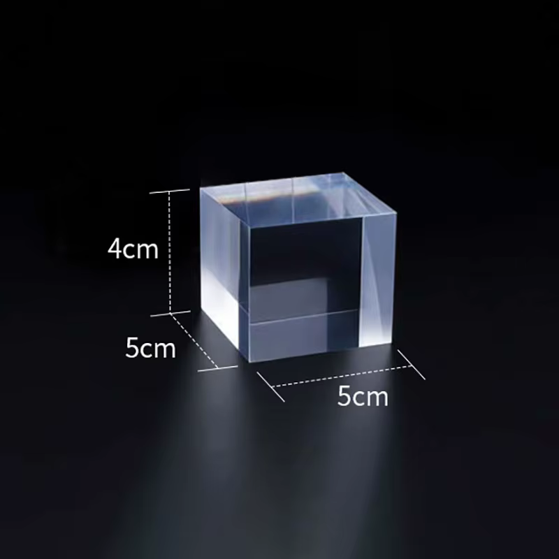Présentoir de bijoux en bloc carré en plexiglas