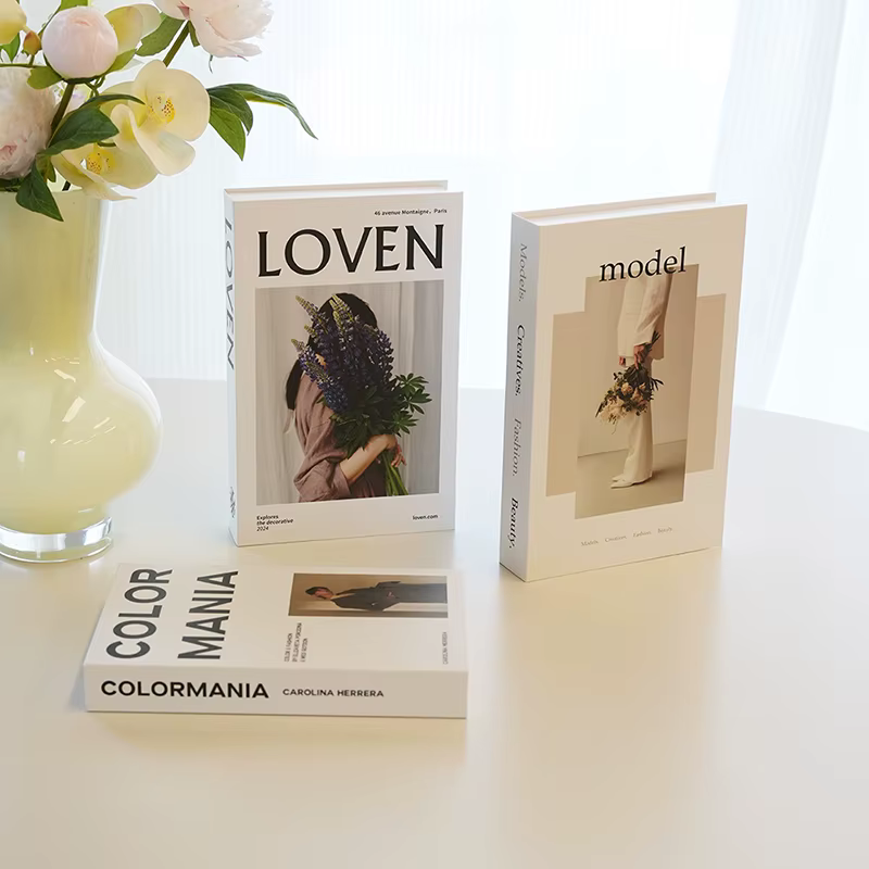 Faux livres de décoration à la mode
