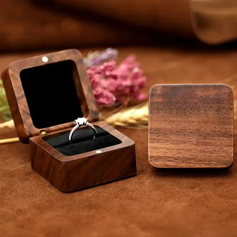 Boîte à bijoux en bois vierge