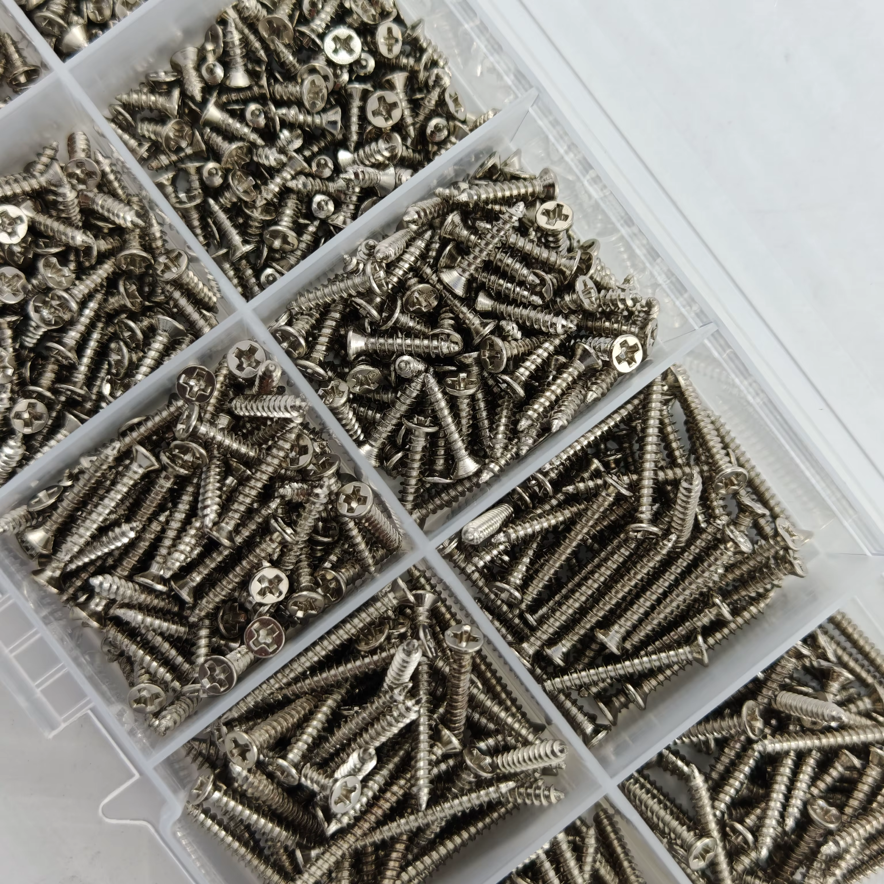 Boîte de 560 vis autotaraudeuses pour bois - Comprend 8 tailles différentes de vis plates en métal M2 - Kit de classification
