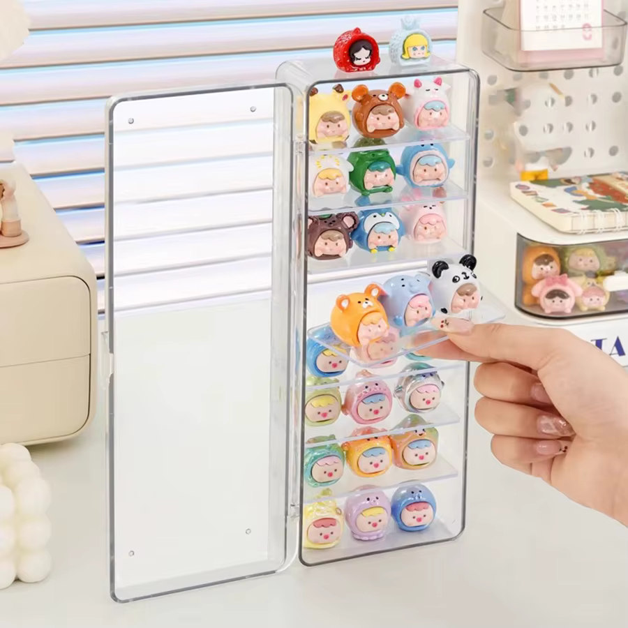 Une boîte de rangement multicouche anti-poussière avec une jolie petite vitrine
