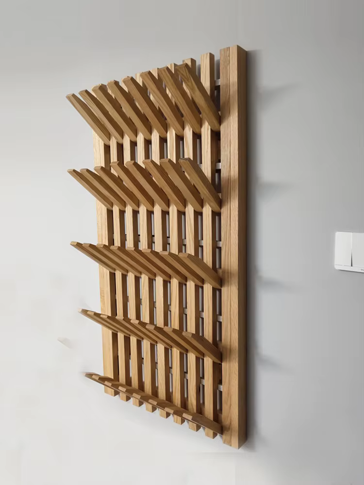 Grand cintre mural en bois pour vêtements de face