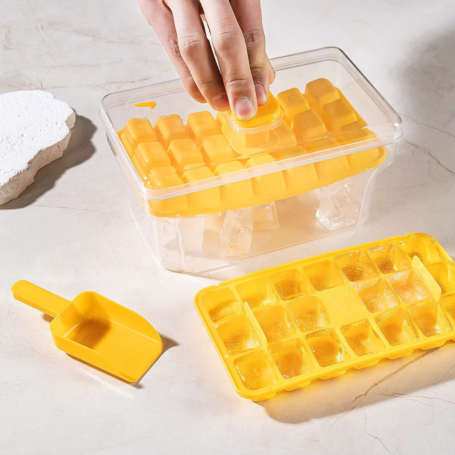Plateaux à glace pour congélateur avec couvercle et bac