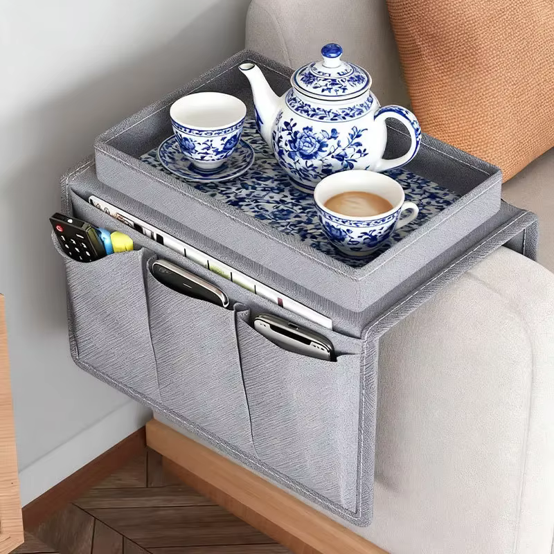 Organisateur de canapé et fauteuil avec 5 poches pour écouteurs, téléphone et lunettes – Grand plateau de rangement pour accoudoir de canapé et fauteuil