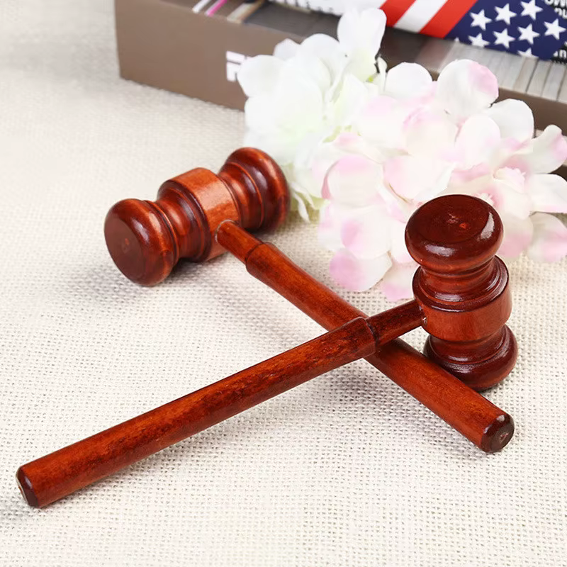 Mini marteau de décoration pour avocat
