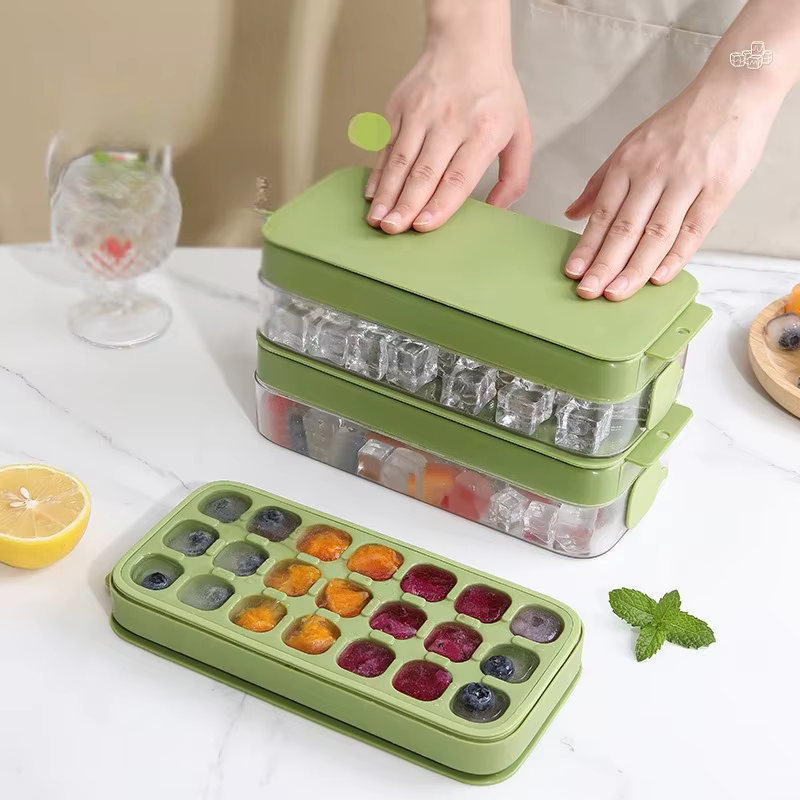 Boîte à glace en Silicone remplie d'eau domestique avec couvercle