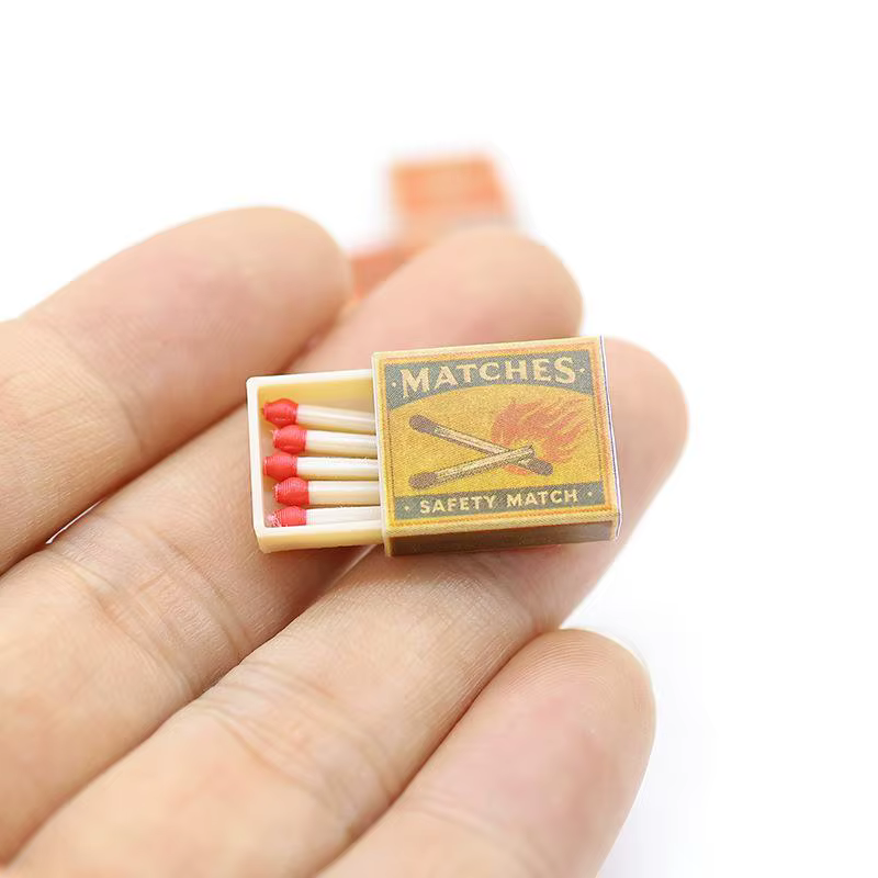 Modèle de boîte d'allumettes vintage miniature pour maison de poupée