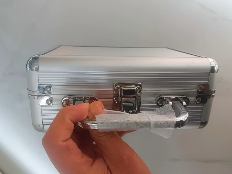 Boîte à outils portable en aluminium