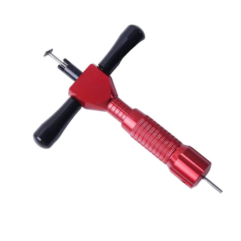 Outil de serrurier universel