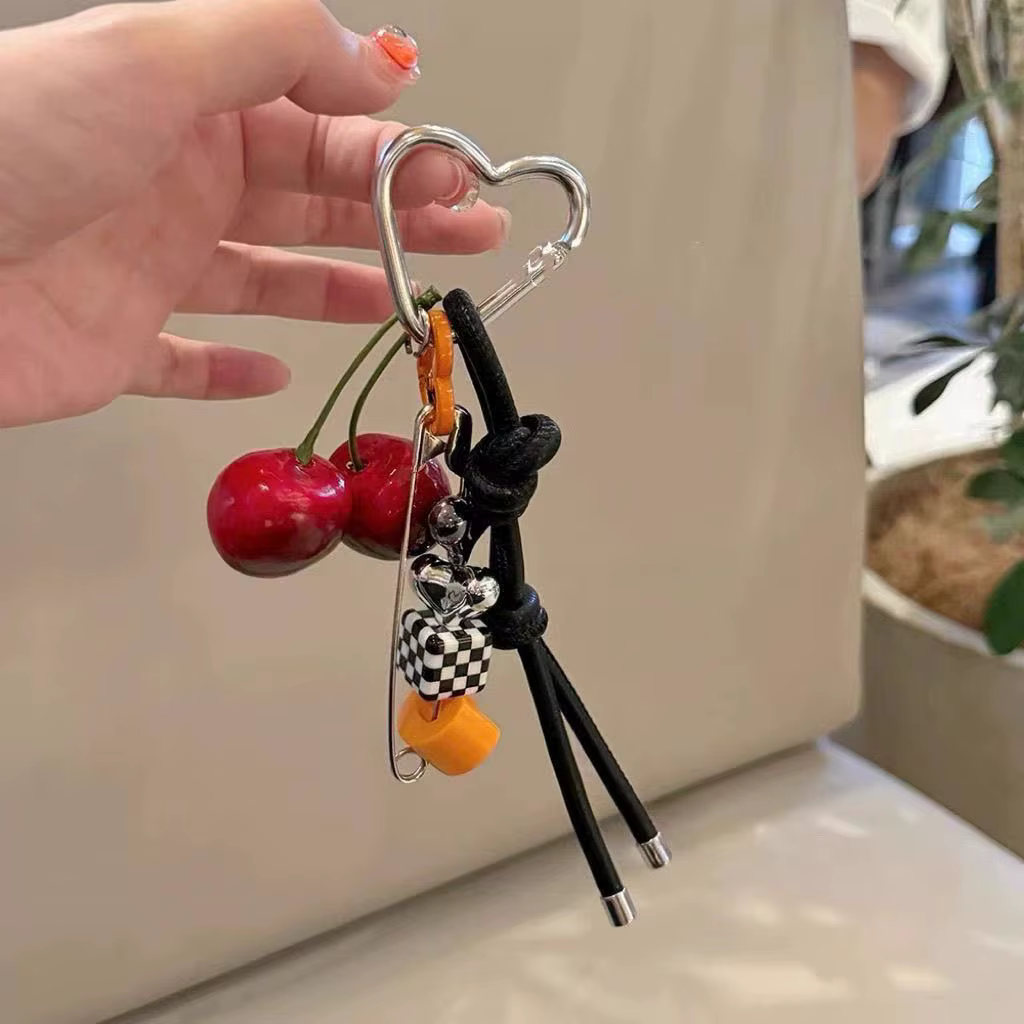 Nouveau porte-clés de Style MIU, mignon sac cerise, breloque en forme de cœur, porte-clés de voiture, cadeau A30