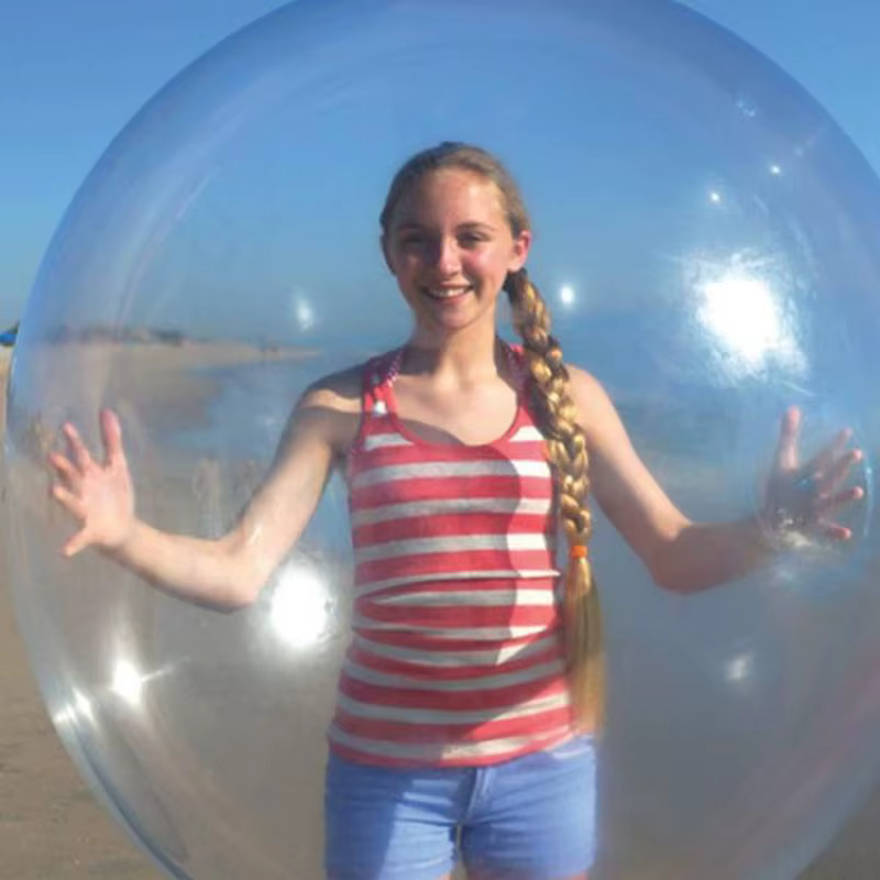 Ballon gonflable rempli d'air et d'eau pour enfants