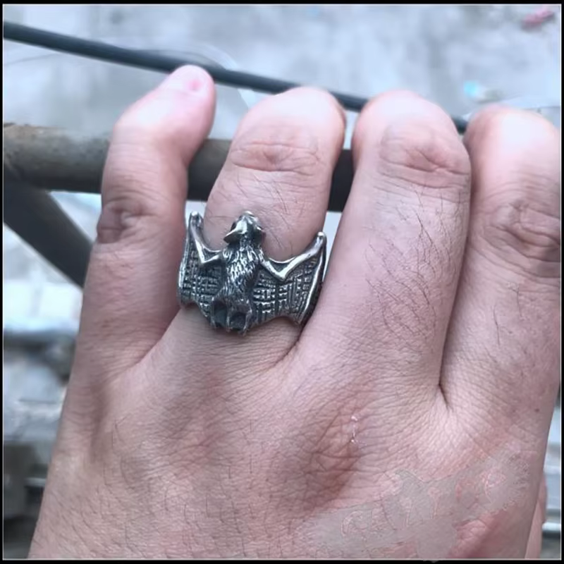 Bague chauve-souris noire rétro pour homme