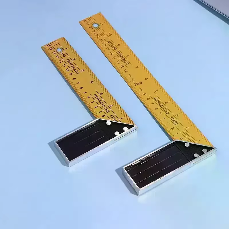 Règle pour le travail du bois et la construction : carré métallique multifonctionnel en forme de L pour une mesure de haute précision.