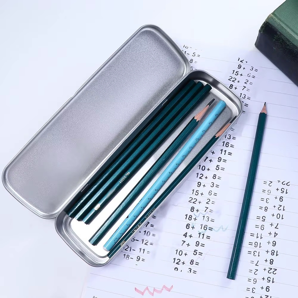 Boîte à crayons simple pour étudiants