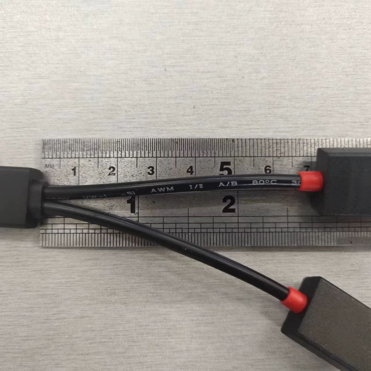 Adaptateur multifonctionnel de branchement USB 1 à 2 pour téléphones mobiles