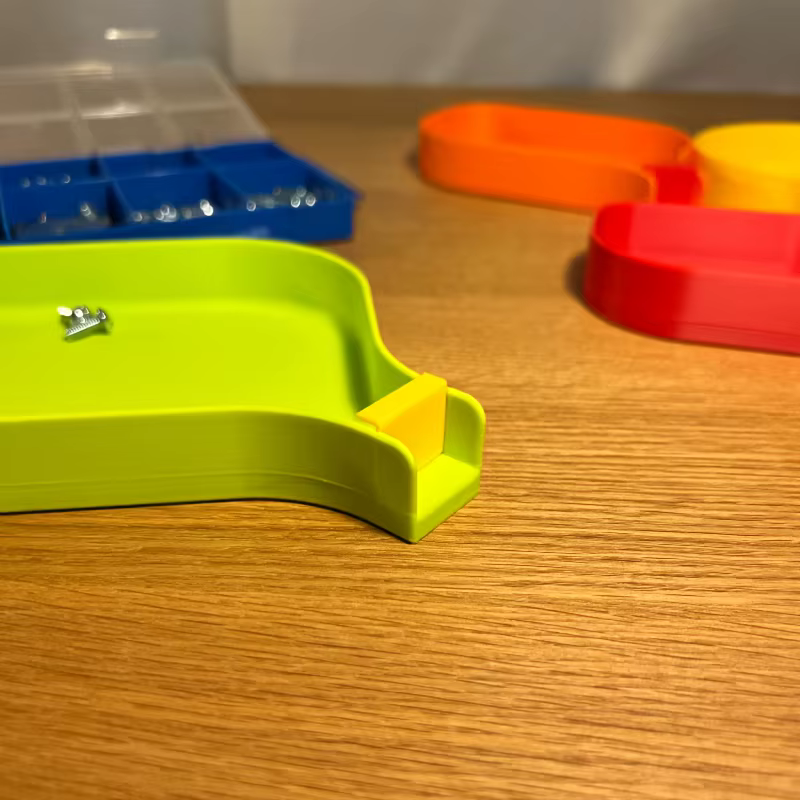 Plateau en plastique durable avec butée de retenue