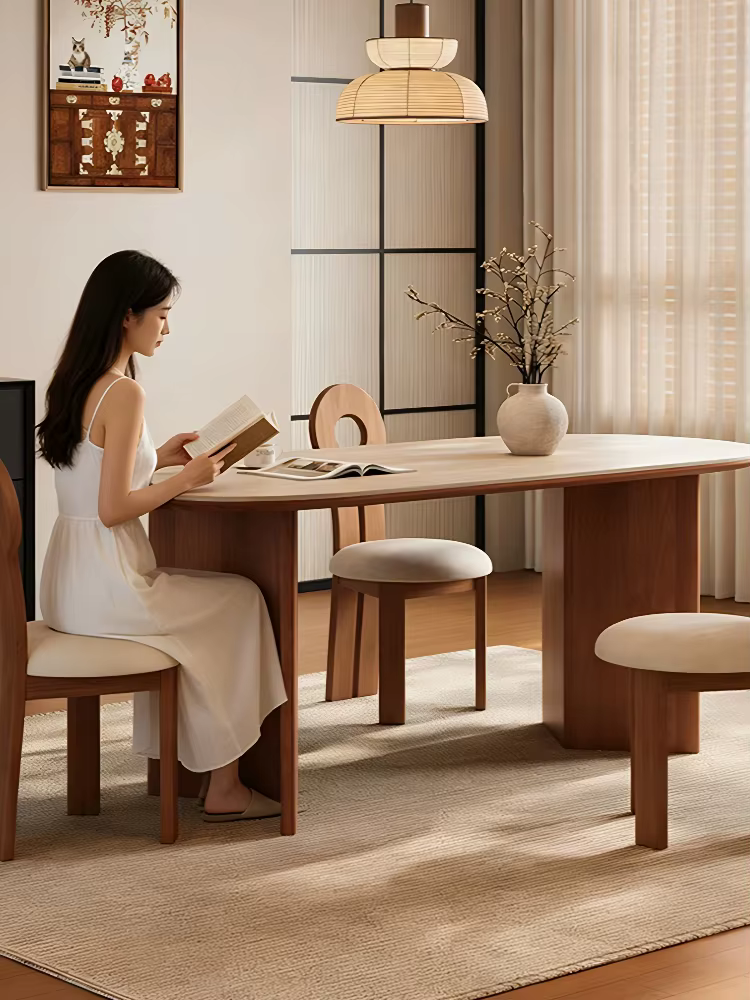 Table et chaises de salle à manger modernes et simples pour petit appartement