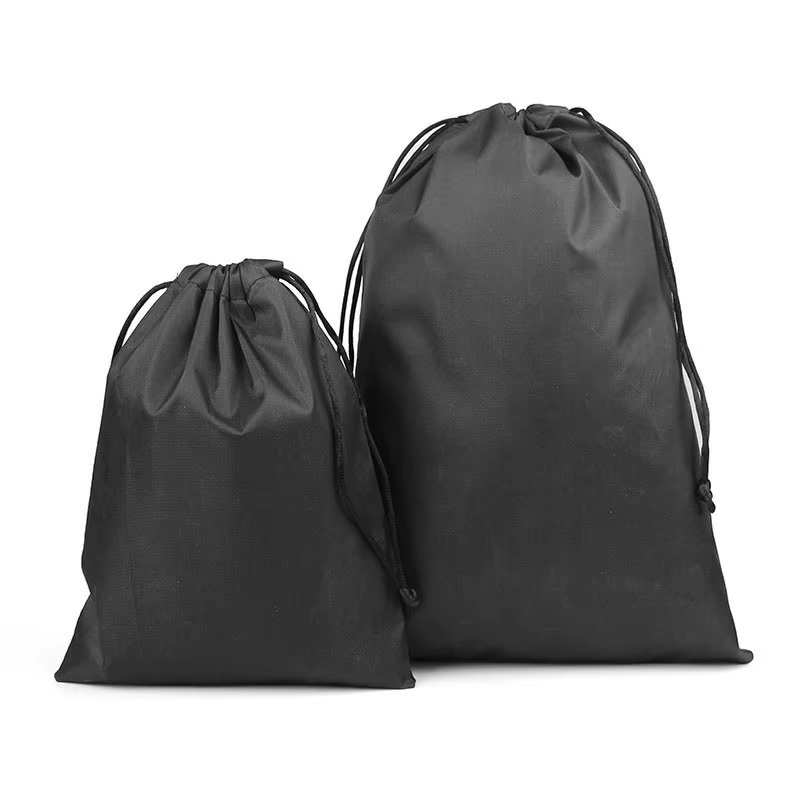 Pochette de rangement en nylon avec cordon de serrage
