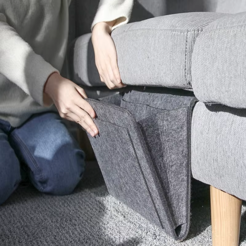 Sac de rangement suspendu en feutre pour dortoir