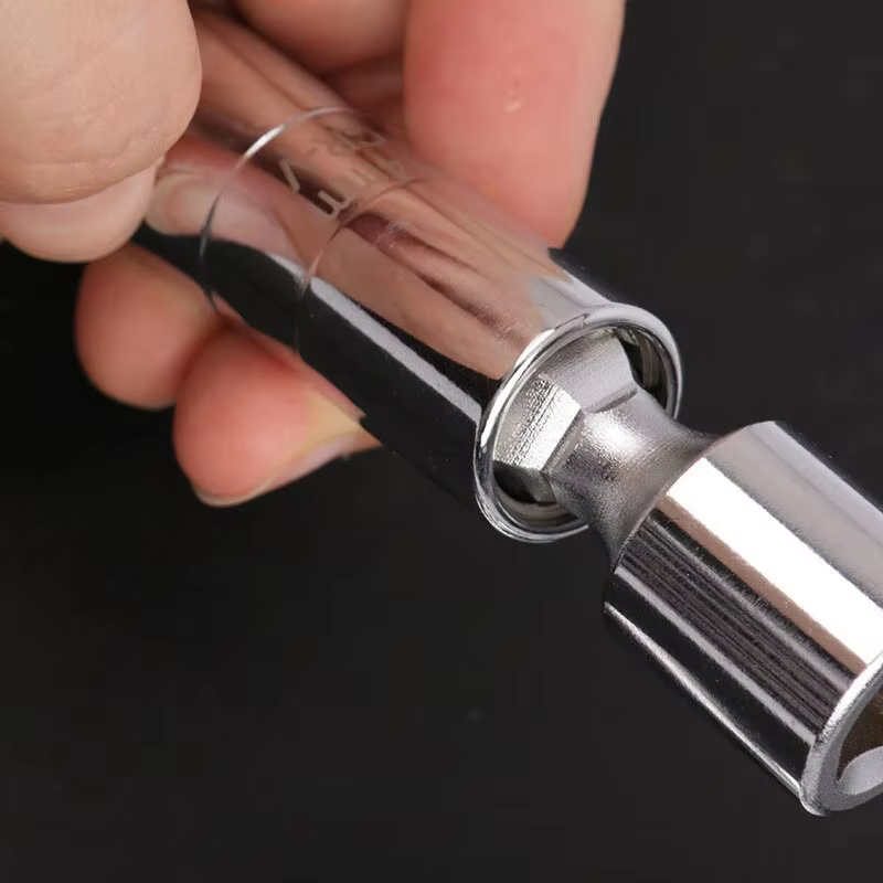 Adaptateur de clé à douille pour bougie d'allumage