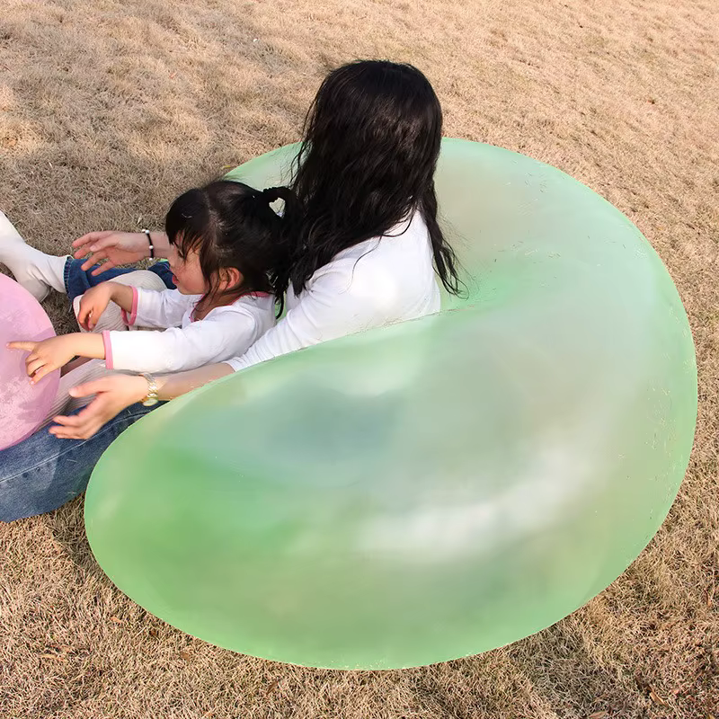 Ballon gonflable rempli d'air et d'eau pour enfants