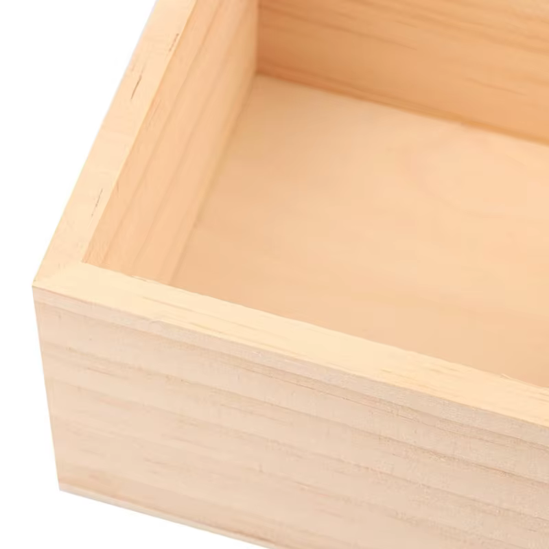 1 boîte en bois carrée non finie