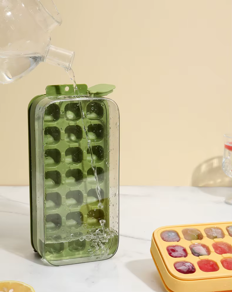 Boîte à glace en Silicone remplie d'eau domestique avec couvercle