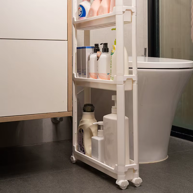 Armoire de rangement derrière la porte