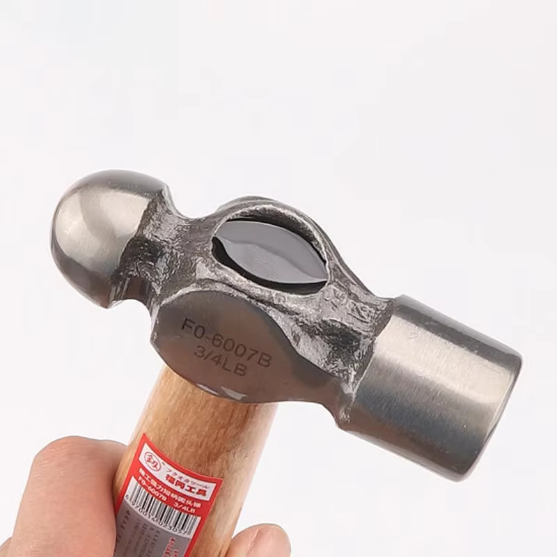 Marteau de montage en bois massif poli