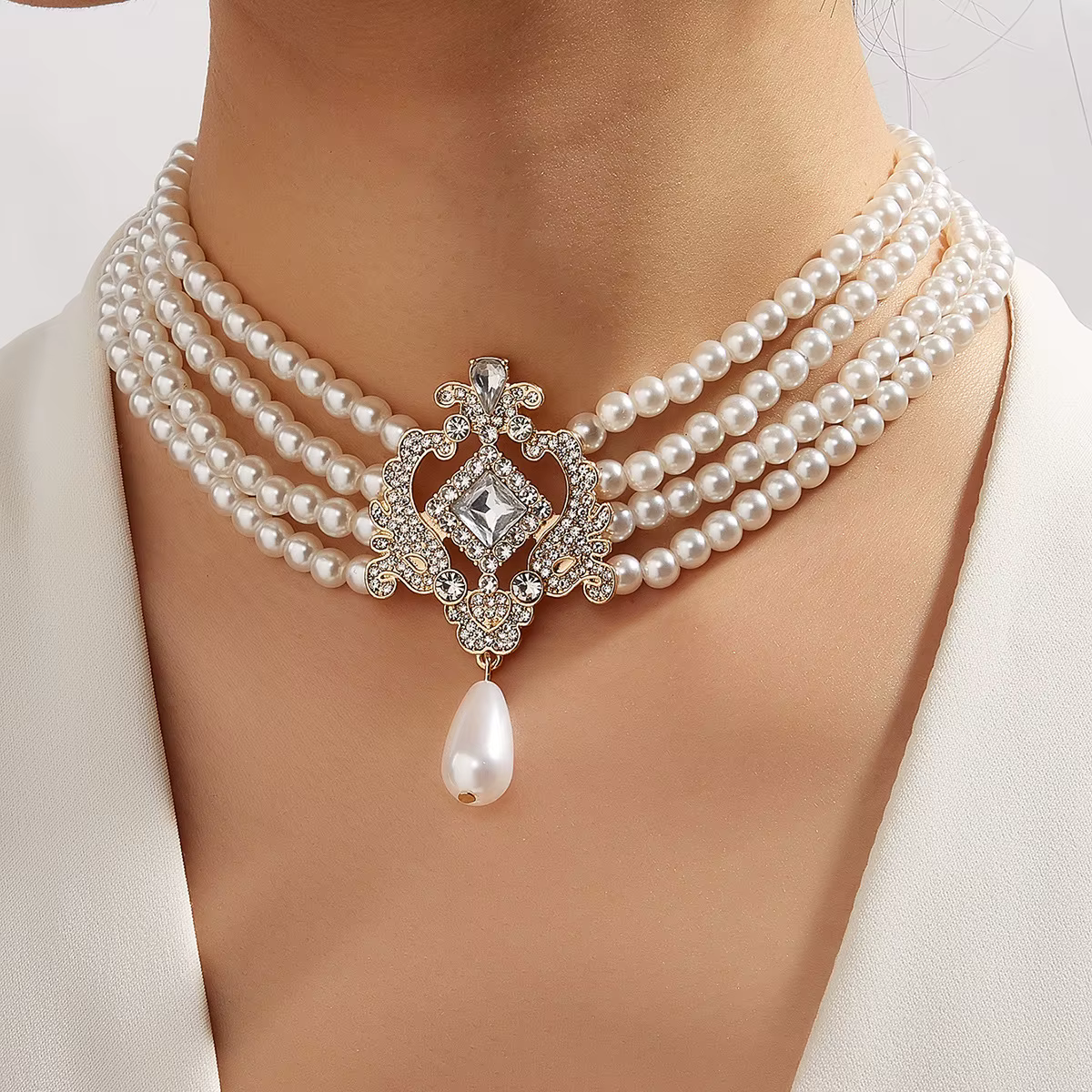 Collier de perles multicouches exagéré
