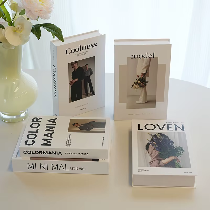 Faux livres de décoration à la mode