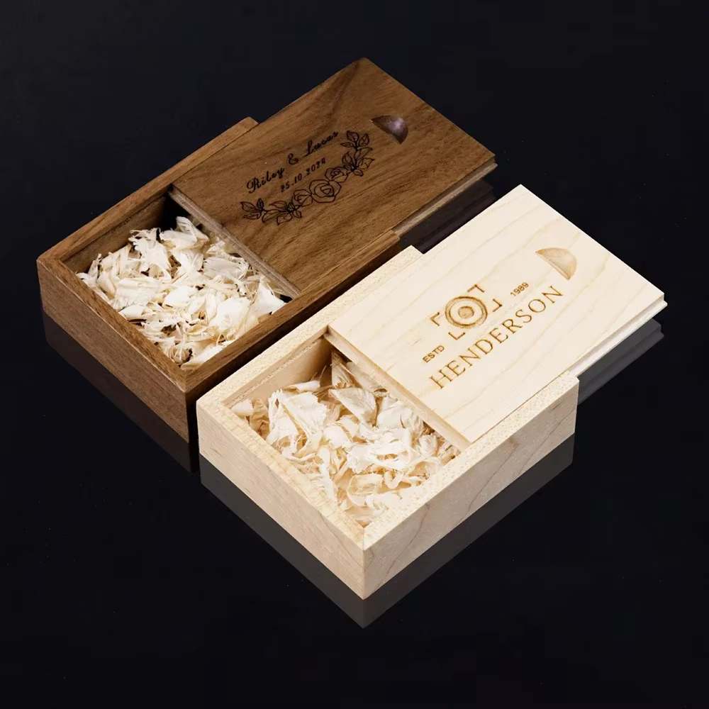 Brochure en bois d'érable non finie avec gravure gratuite
