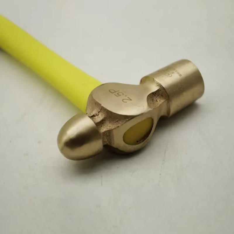 Marteau en laiton multifonctionnel