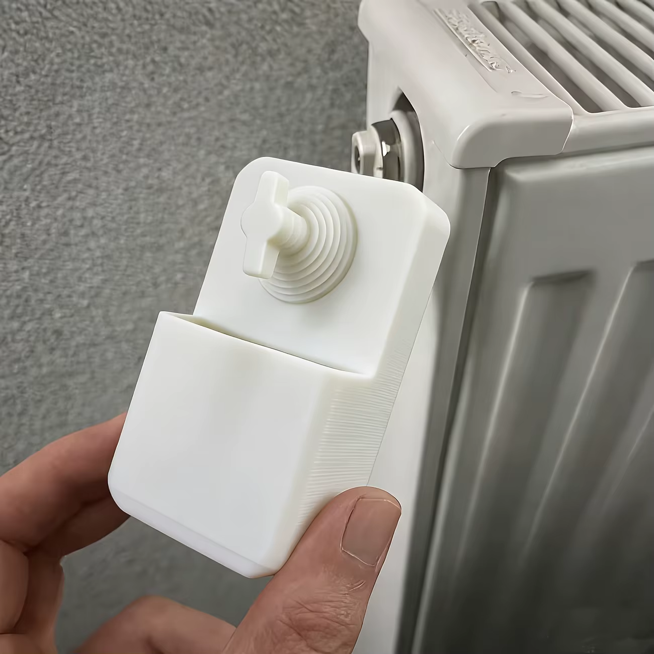 Clé de purge de radiateur avec boîte de récupération d'eau anti-débordement